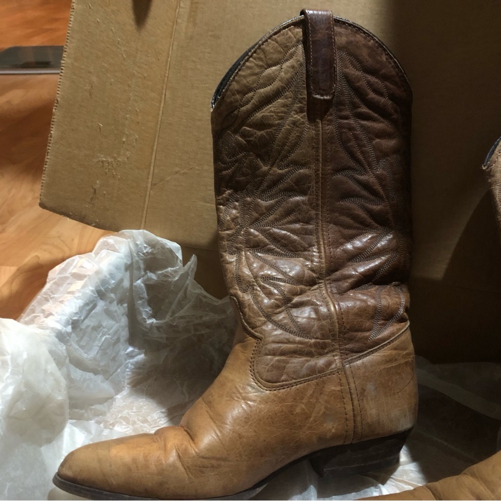Vintage Laredo cowboy boots with a cowboy hat - Picture 3 of 12